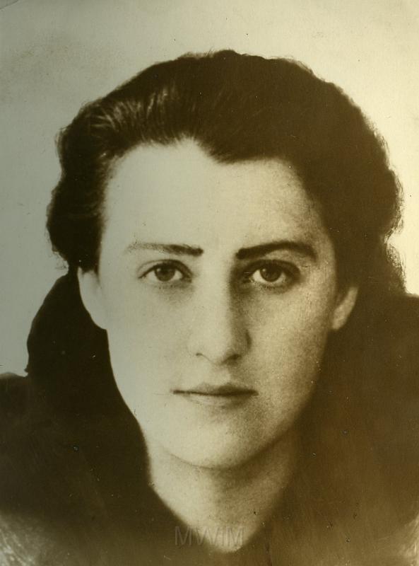 KKE 2384.jpg - Fot. Portret. Zofia Ciepluch (z domu Bujko) – siostra Marii Kołakowskiej (z domu Bujko) – mama Janusza Kołakowskiego, Komaje, 1947 r.